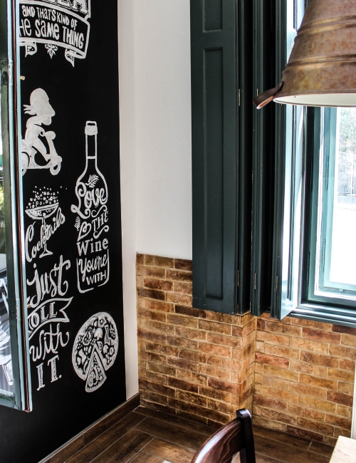 falplasztika tégla hatású burkolat